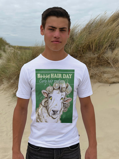 T-Shirt „Bad Hair Day – „Routine für lockiges Haar“.